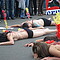 activista ensangrentada