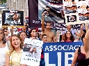 La lucha por una Catalunya anti-taurina sigue, ¡y con más fuerza que nunca! Diferentes colectivos animalistas e individuos se reunen una vez más para pedir que se detengan ya las corridas de toros.
