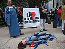 México DF, 20 de septiembre de 2006. AnimaNaturalis México y Comarino se reunieron frente a la Embajada de Japón para protestar contra la masacre de delfines que realiza este país. Cerca de 80 personas se dieron cita en Paseo de la Reforma para apoyar con