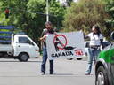 México DF, 15 de marzo 2007. Acto contra la caza de focas en Canadá. La presidente de AnimaNaturalis, Leonora Esquivel Frías, entregó una carta al embajador canadiense en México, para solicitar el cese de la matanza.