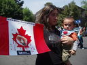 México DF, 15 de marzo 2007. Acto contra la caza de focas en Canadá. La presidente de AnimaNaturalis, Leonora Esquivel Frías, entregó una carta al embajador canadiense en México, para solicitar el cese de la matanza.