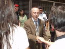 México DF, 15 de marzo 2007. Acto contra la caza de focas en Canadá. La presidente de AnimaNaturalis, Leonora Esquivel Frías, entregó una carta al embajador canadiense en México, para solicitar el cese de la matanza.