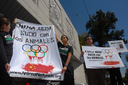 13.02.2007. Activistas de AnimaNaturalis congregados afuera de la Embajada de China en México para protestar contra la crueldad con los animales en China.