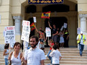 11.08.07. Cerca de un millar de personas acudieron a la primera manifestación en Málaga contra la tortura y las corridas de toros. AnimaNaturalis y otras organizaciones de toda España se adherieron a la protesta convocada por el CACMA.