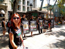 15.08.07 Activistas de AnimaNaturalis protestaron contra la venta de animales en Las Ramblas, y entregaron folletos informativos mientras reocogían firmas para presionar al Ayuntamiento de Barcelona. 