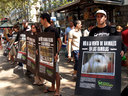 15.08.07 Activistas de AnimaNaturalis protestaron contra la venta de animales en Las Ramblas, y entregaron folletos informativos mientras reocogían firmas para presionar al Ayuntamiento de Barcelona. 