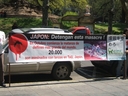 2007.09.25. AnimaNaturalis Internacional se une a las asociaciones de todo el mundo para protestar en más de 40 países frente los consulados y embajadas de Japón, y pedir que deje de permitir la matanza anual de 20.000 delfines.