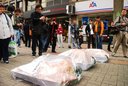 A ninguno de nosotros nos gustaría terminar así, a los demás animales tampoco



Parte del acto del día del vegetarianismo de AnimaNaturalis 
Uruguay@AnimaNaturalis.org
octubre, 2007
