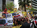 20.04.08. Más de 800 activistas se manifestaron ayer ante la Plaza de Toros la Monumental, protestando contra el inicio de la nueva temporada taurina en Barcelona.