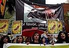 20.04.08. Más de 800 activistas se manifestaron ayer ante la Plaza de Toros la Monumental, protestando contra el inicio de la nueva temporada taurina en Barcelona.