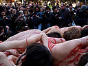 27.01.08. M�s de 150 activistas se desnudan manchados de sangre en la Catedral de Barcelona para simbolizar las v�ctimas de la industria peletera, en un acto organizado por AnimaNaturalis.