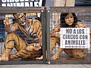 16.12.07. Activistas de AnimaNaturalis se metieron en jaulas simulando ser grandes felinos, en representación de todos los animales que sufren la esclavitud en los circos.