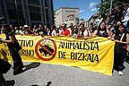 06.07.08. Ensangrentados y con banderillas clavadas en la espalda, 60 activistas protestamos en las mismas puertas de la Plaza de Toros de Pamplona.