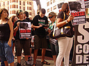 Un centenar de personas se concentraron este domingo frente a la plaza de toros de Valencia para exigir el fin de este espect�culo.