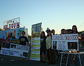 La delegaci�n riojana de Animanaturalis, protesta en Calahorra a las puertas de un circo con animales