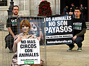 07.01.09 AnimaNaturalis ha realizado hoy un acto de protesta frente al Ayuntamiento de Tarragona, en el que activistas desnudas y con el cuerpo pintado de felino se han enjaulado para protestar contra el Circo de Venecia, que emplea a animales en sus espe