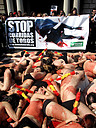 16.03.09 Activistas de AnimaNaturalis ha pedido hoy la abolición de la tauromaquia con la representación de una falla humana en Valencia con personas ensangrentadas y con banderillas clavadas, que representaban a toros muertos después de una corrida.
