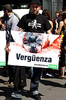 23.04.2009. Una veintena de activistas de AnimaNaturalis, ocho de ellos desnudos y con el cuerpo pintado de blanco, propusieron hoy en Barcelona boicotear todo el pescado procedente de Canadá, debido a que este país inicia cada mes de mayo una matanza de 