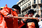 23.04.2009. Una veintena de activistas de AnimaNaturalis, ocho de ellos desnudos y con el cuerpo pintado de blanco, propusieron hoy en Barcelona boicotear todo el pescado procedente de Canadá, debido a que este país inicia cada mes de mayo una matanza de 