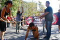 Activistas de AnimaNaturalis y del Partido Animalista PACMA protagonizaron en la tarde de ayer jueves 8 de septiembre, una performance para reclamar el fin del uso de los toros en este tipo de espectáculos, dos horas antes de que se celebraran bous embola