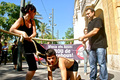 Activistas de AnimaNaturalis y del Partido Animalista PACMA protagonizaron en la tarde de ayer jueves 8 de septiembre, una performance para reclamar el fin del uso de los toros en este tipo de espectáculos, dos horas antes de que se celebraran bous embola
