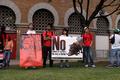 Cogidos de las manos y formando la frase “YO ELIJO LA NO CRUELDAD”, alusiva al Día Mundial de los Animales, cientos de activistas rodeaon por cuarta vez consecutiva a la Plaza de Toros la Macarena, símbolo de la tortura y crueldad con los animales en la c