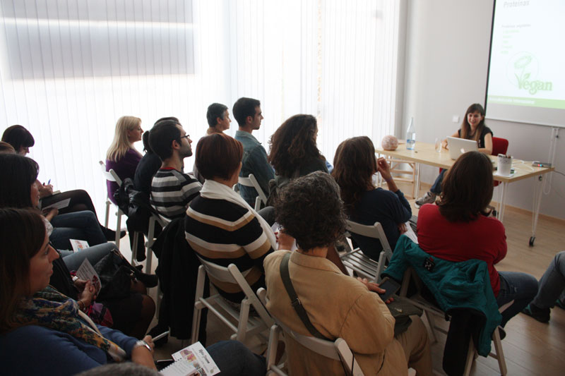 Exitosa charla de alimentación vegana y energética en Terrassa Exitosa charla de alimentación vegana y energética en Terrassa