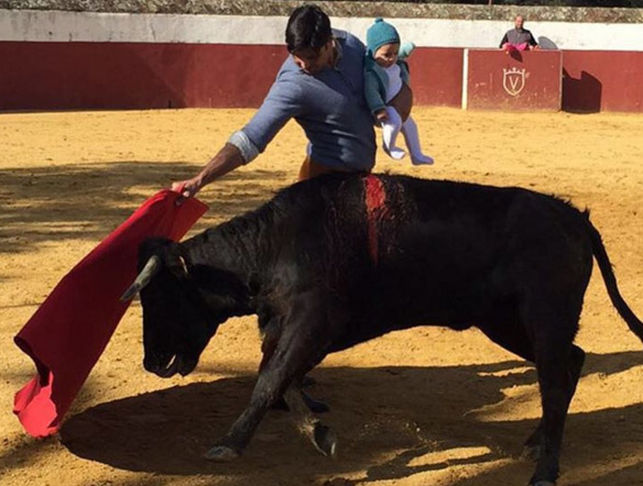 AnimaNaturalis entrega informes sobre el daño al que Fran Rivera ha expuesto a su hija AnimaNaturalis entrega informes sobre el daño al que Fran Rivera ha expuesto a su hija