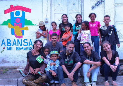 Compartimos con los niños y niñas en su día Compartimos con los niños y niñas en su día