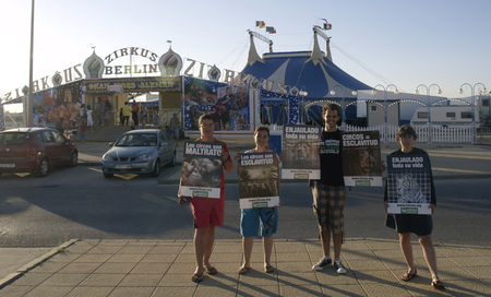 AnimaNaturalis protesta contra el Circo BerlÃn en Tarifa AnimaNaturalis protesta contra el Circo BerlÃn en Tarifa