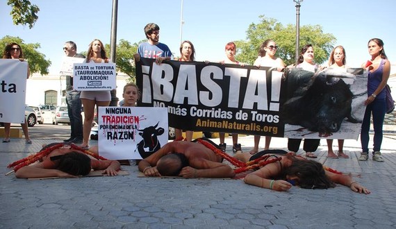 AnimaNaturalis se puso 'en la piel del toro' en Cádiz
