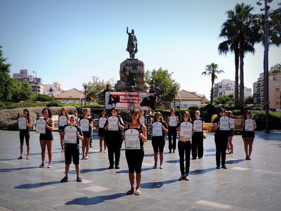 Funeral antitaurino para presentar la Campaña "Mallorca Sin Sangre" 