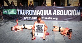 ¡Acto de AnimaNaturalis marca el fin de las corridas de toros en Donosti!