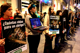  AnimaNaturalis protestó por el uso de pieles en Barcelona