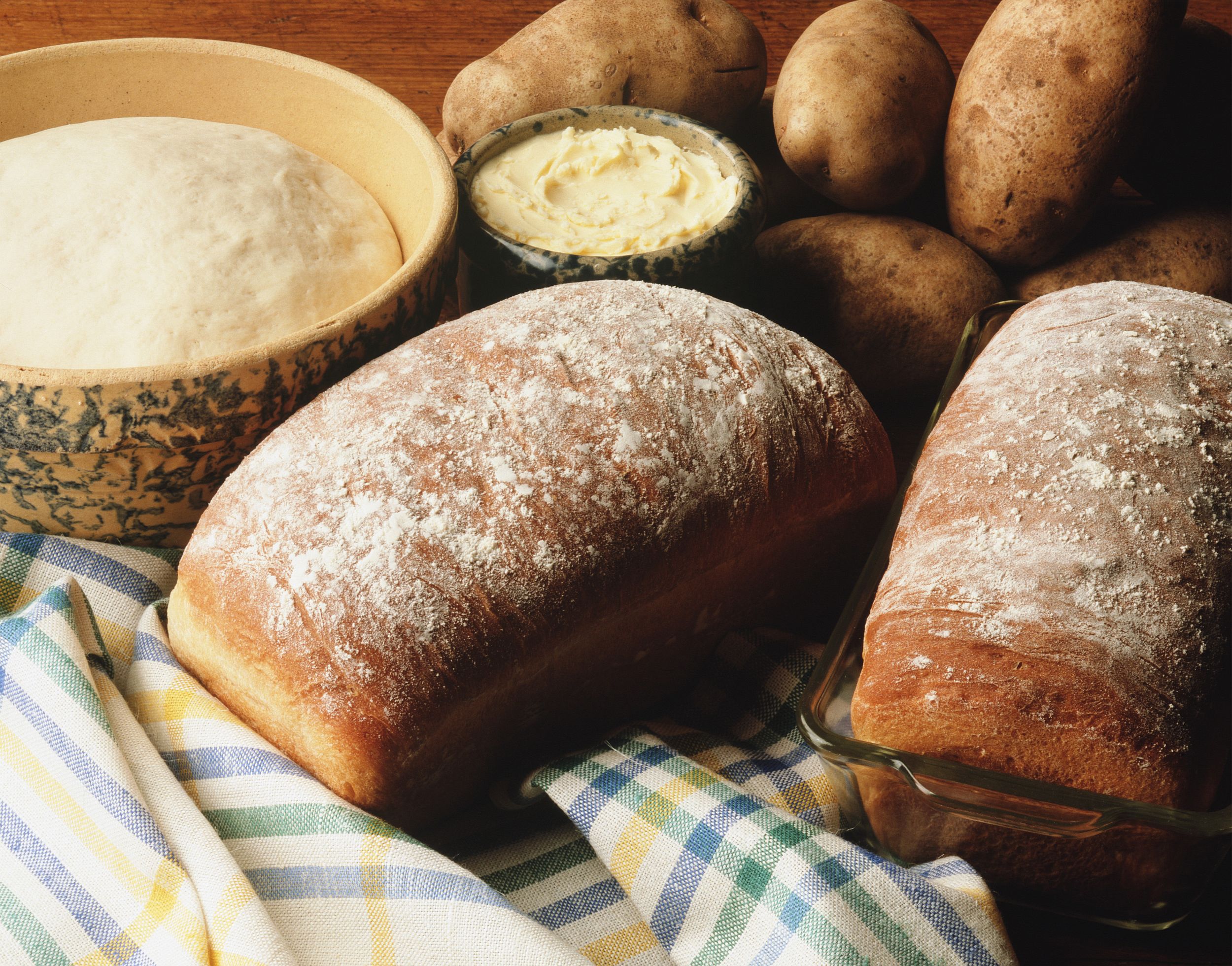 Base de la pirámide de la alimentación ¿Pan y patatas? Base de la pirámide de la alimentación ¿Pan y patatas?