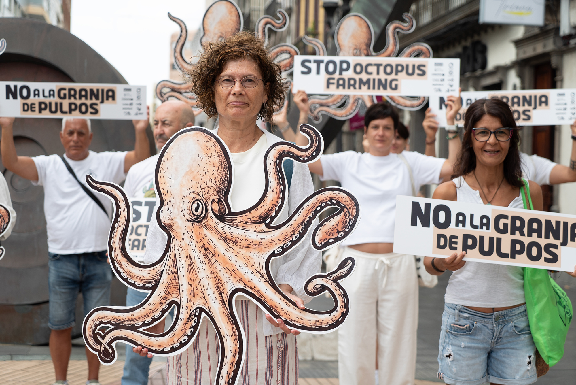 Pescanova retira su macrogranja de pulpos y Canarias exige prohibirla por ley