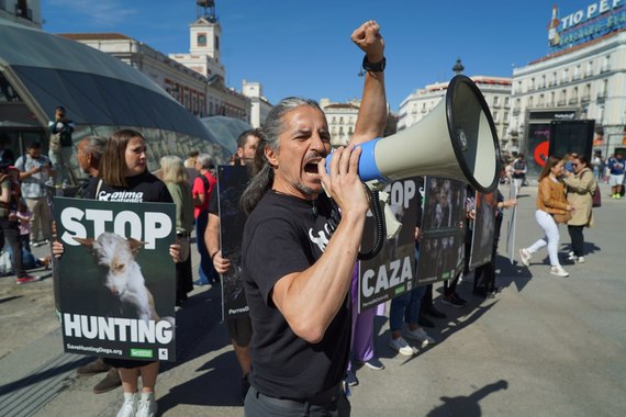 ¡Exponemos en Madrid el horror que esconde la caza con perros!